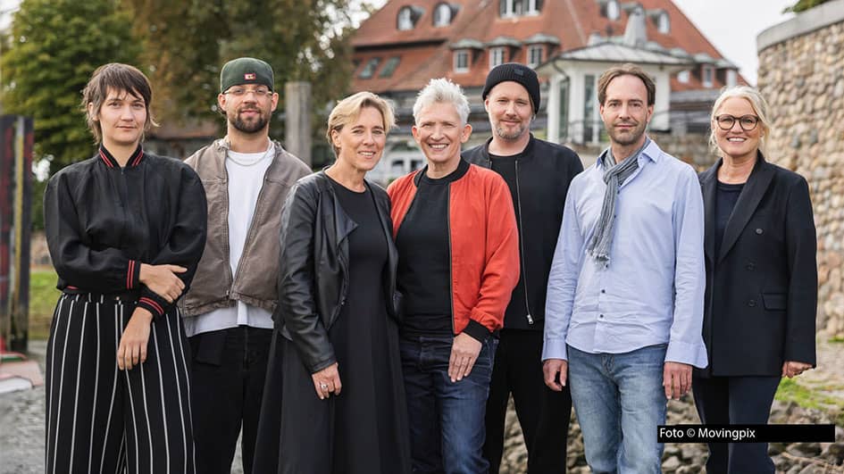 Im Vorfeld des Deutschen Musikautor*innenpreises nimmt die Jury ihre Arbeit auf. Zum Gremium gehören u.a. Annette Focks und Daniel Flamm.