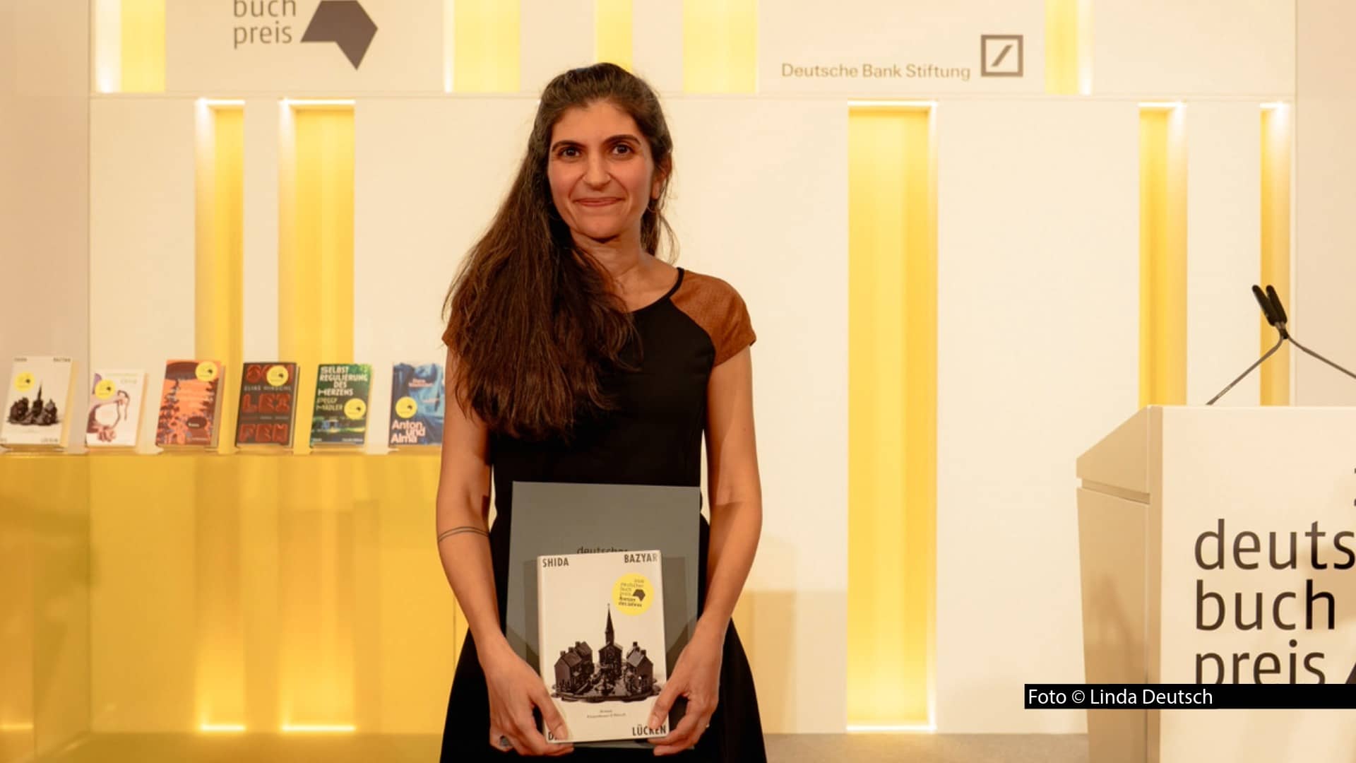 HP_Deutscher-Buchpreis_Preistraegerin_2026_Shida Bazyar_Foto Linda Deutsch
