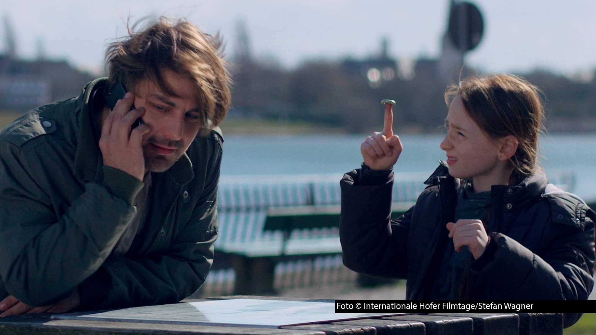 Zum 60. Mal ist das oberfränkische Hof Schauplatz der Internationalen Filmtage. Zur Eröffnung der Jubiläumsausgabe läuft am 20. Oktober das Langzeit-Spielfilmprojekt „Zoey & Ben“ von Alexander Conrads mit den Hauptdarstellern Sebastian Borucki und Zoe Lara Löhmann. (Foto © International Hofer Filmtage/Stefan Wagner)