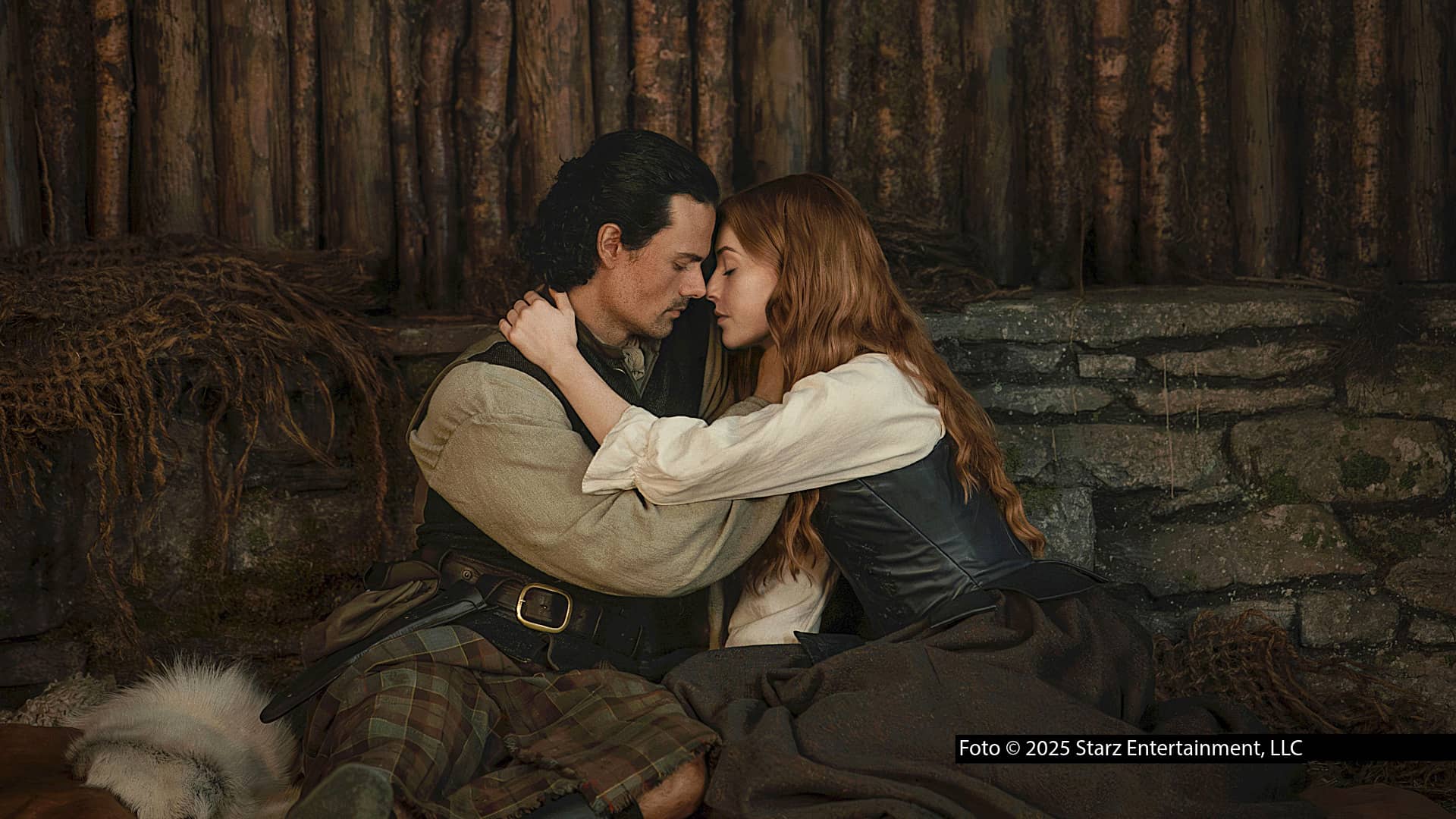 Seit dem Wochenende ist die zweite Staffel von „Outlander: Blood of My Blood“ bei MagentaTV zu sehen. Das Prequel erzählt weiterhin die Vorgeschichte von Claire und Jamie Fraser – und bringt dabei immer mehr Figuren und Konflikte ins Spiel, die Fans aus „Outlander“ bereits kennen.