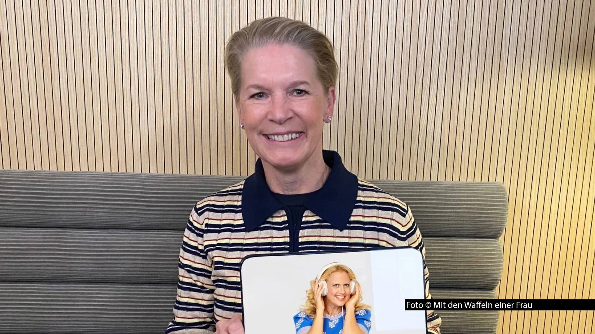 Barbara Schöneberger begrüßt Cornelia Poletto in ihrem Podcast „Mit den Waffeln einer Frau“. Darin spricht die Spitzenköchin u.a. über ihre Liebe zur italienischen Küche und ihre Leidenschaft für Fischbrötchen. Zudem beantwortet sie die Frage, was fünf Proteinshaker über einen Mann verraten.